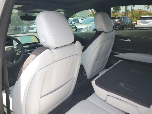 Certified 2025 Cadillac XT4 Sport FWD image 15
