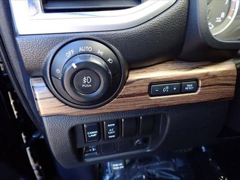 Used 2020 Nissan Titan SL w/ Moonroof Package image 19