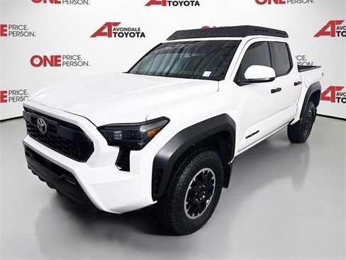Certified 2025 Toyota Tacoma TRD Off-Road image 3