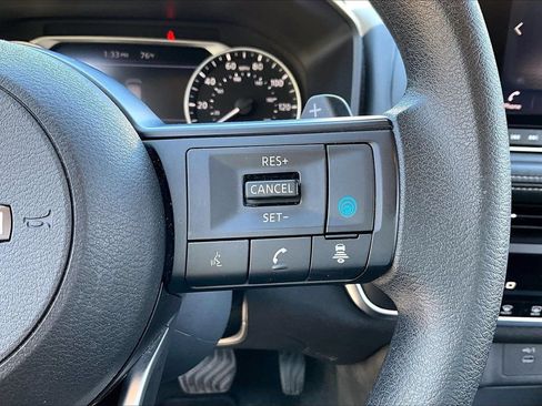 Used 2024 Nissan Rogue SV FWD image 25