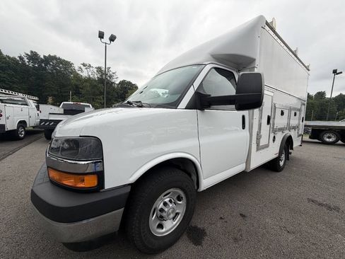 Used 2022 Chevrolet Express 3500 w/ Power Convenience Package RWD image 6