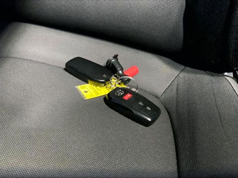 Used 2022 Toyota Corolla Cross LE image 14