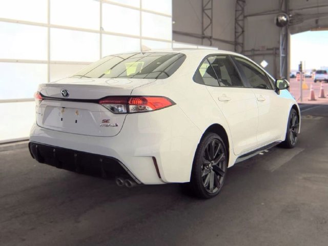 Used 2024 Toyota Corolla SE w/ SE Package FWD image 4