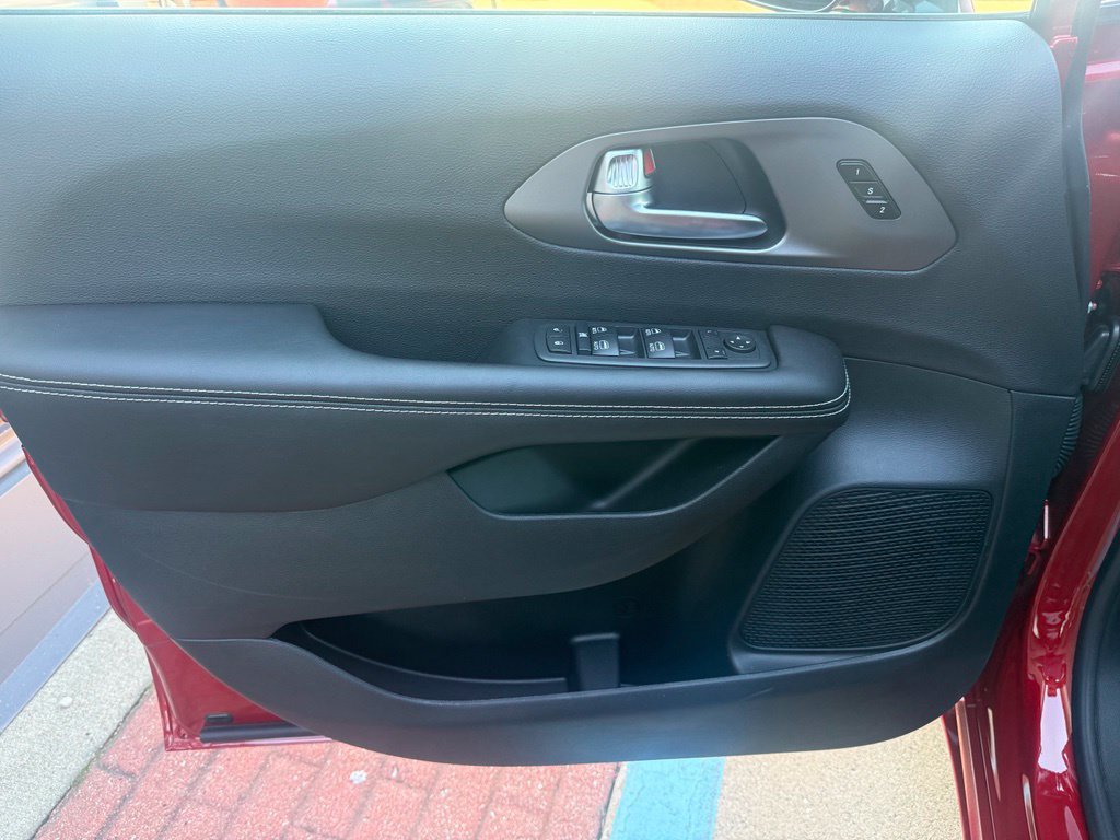 New 2027 Chrysler Pacifica Select FWD image 23