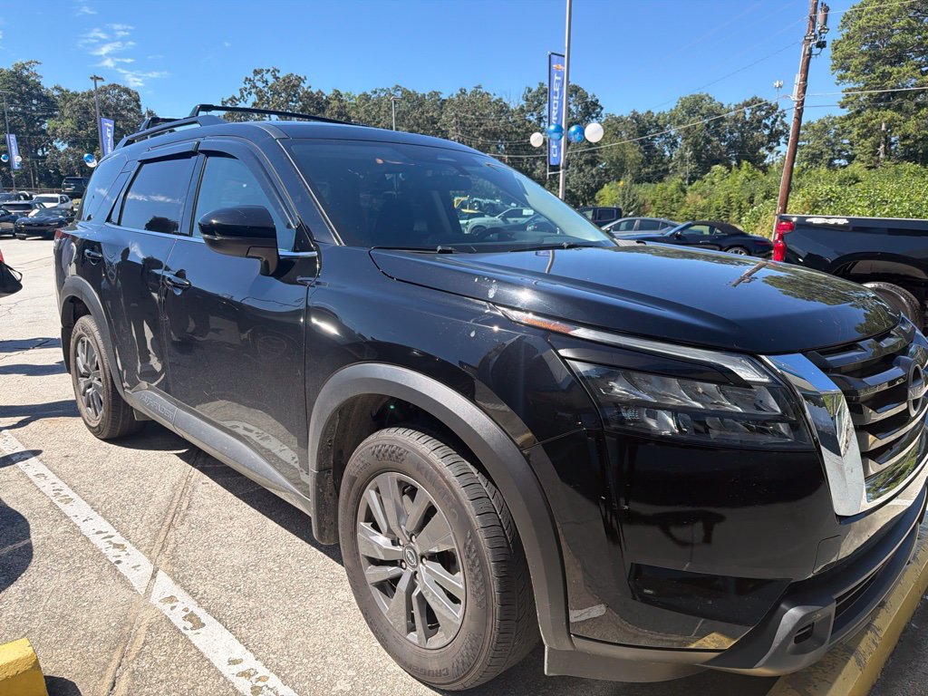 Used 2025 Nissan Pathfinder SV w/ SV Premium Package AWD/4WD image 2