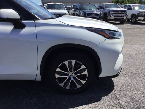 Used 2020 Toyota Highlander XLE FWD image 10