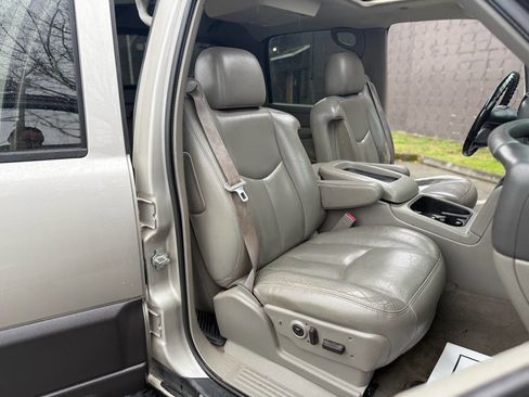 Used 2005 Chevrolet Avalanche 2500 w/ Preferred Equipment Group image 14