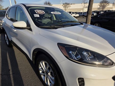 Used 2020 Ford Escape SE image 9
