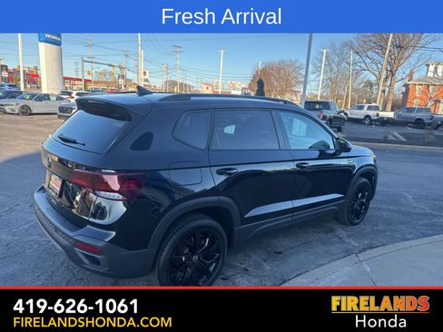 Used 2024 Volkswagen Taos SE image 5