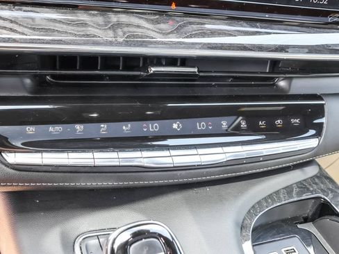 Used 2023 Cadillac Escalade Premium Luxury AWD/4WD image 28