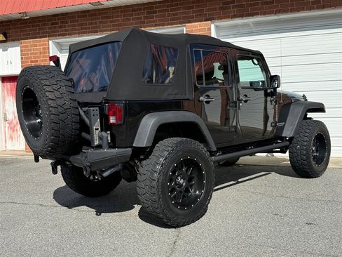 Used 2015 Jeep Wrangler Unlimited Rubicon w/ Dual Top Group AWD/4WD image 38