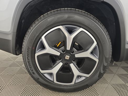 Used 2024 Rivian R1S Adventure AWD/4WD image 12