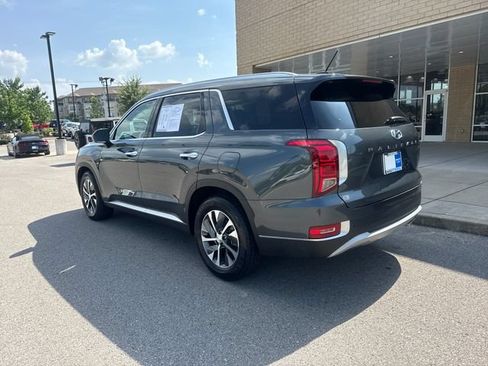 Used 2022 Hyundai Palisade SEL FWD image 2