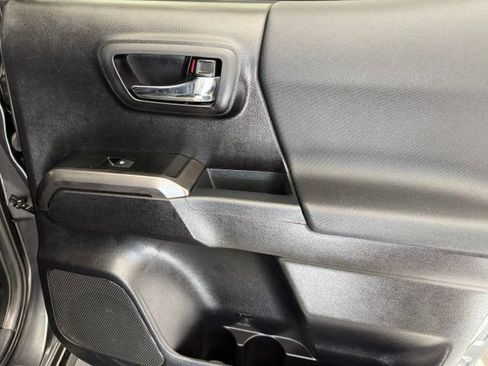 Used 2019 Toyota Tacoma TRD Off-Road AWD/4WD image 25
