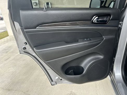 Used 2019 Jeep Grand Cherokee Overland image 27