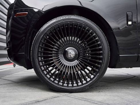 Used 2019 Rolls-Royce Cullinan AWD/4WD image 3