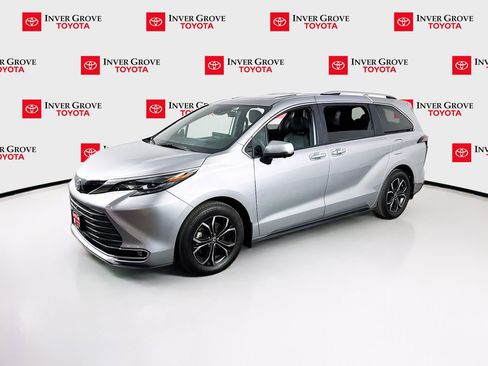 Certified 2025 Toyota Sienna Platinum AWD/4WD image 1