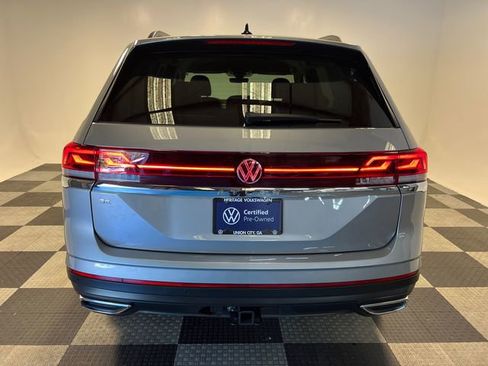 Certified 2025 Volkswagen Atlas SE FWD image 4