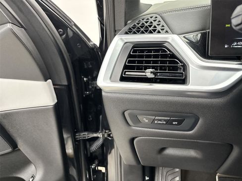 Used 2025 BMW X5 xDrive50e w/ M Sport Package image 31