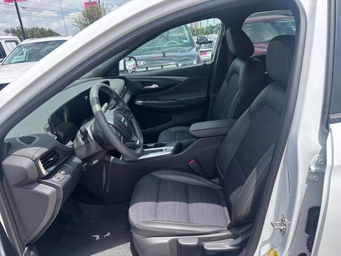 Used 2025 Buick Envista Preferred FWD image 25