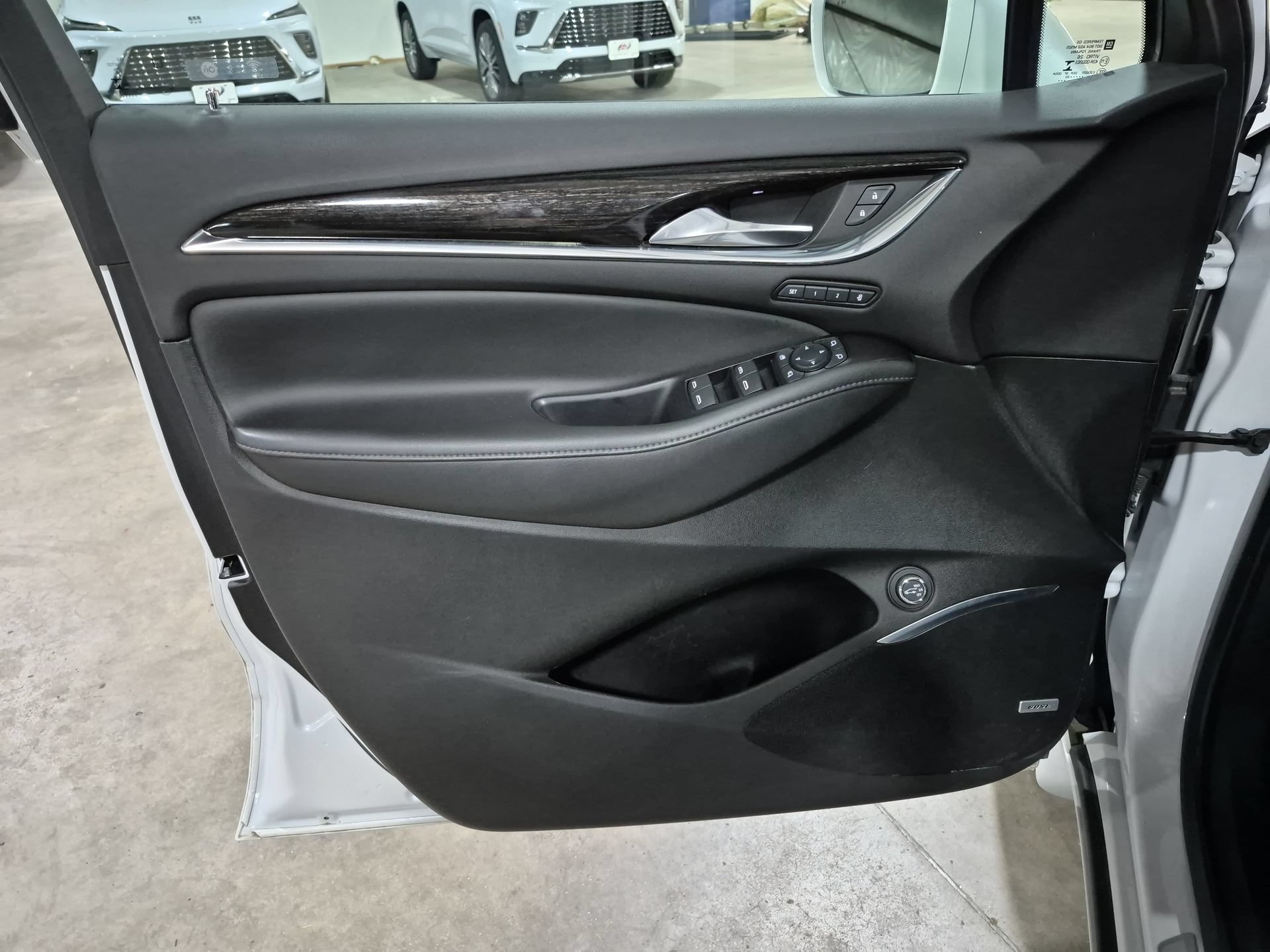 Used 2020 Buick Enclave Avenir w/ Avenir Technology Package AWD/4WD image 24
