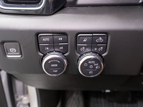 Used 2024 GMC Sierra 3500 Denali Ultimate AWD/4WD image 37