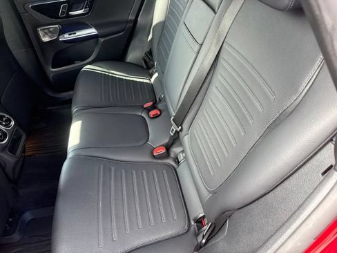 Used 2025 Mercedes-Benz GLC 300 image 21