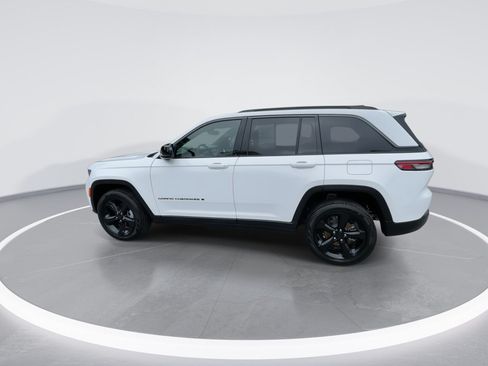 Used 2026 Jeep Grand Cherokee Limited w/ Limited Altitude Package AWD/4WD image 11