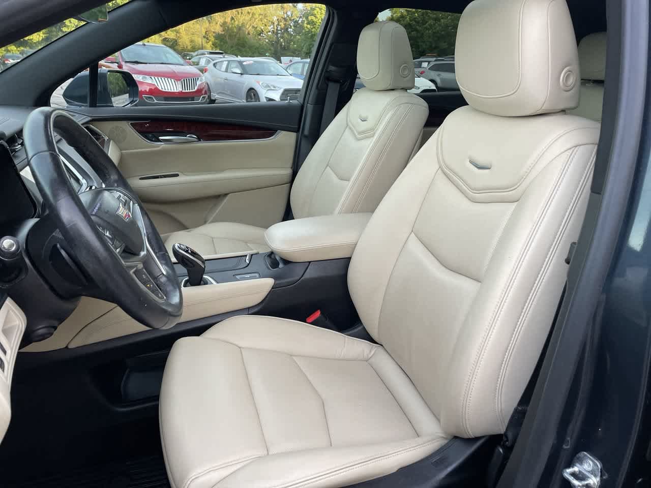 Used 2019 Cadillac XT5 Luxury FWD image 12