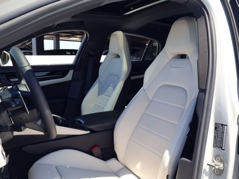 New 2026 Porsche Panamera image 5