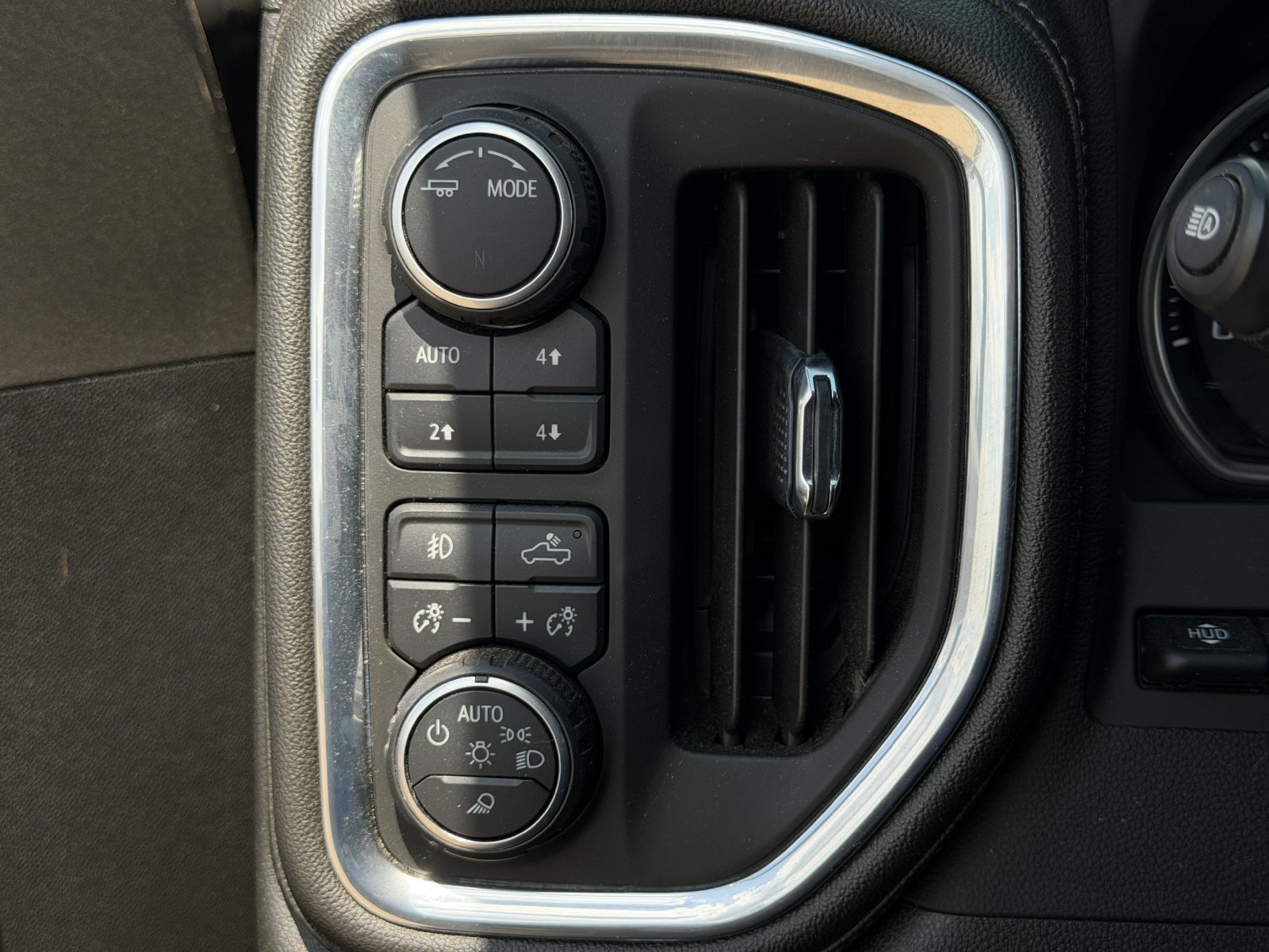Used 2023 Chevrolet Silverado 2500 LTZ w/ LTZ Premium Texas Edition AWD/4WD image 26