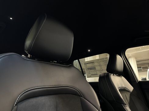 New 2025 Jeep Grand Cherokee Altitude image 16