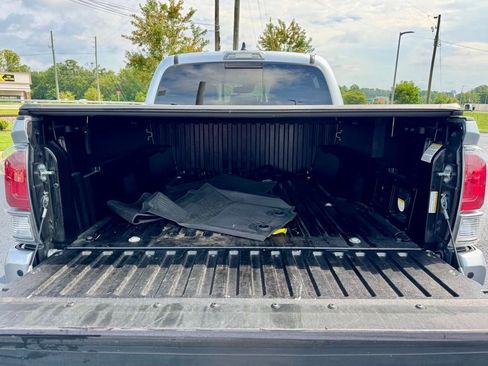 Used 2022 Toyota Tacoma TRD Sport w/ TRD Premium Sport Package AWD/4WD image 8