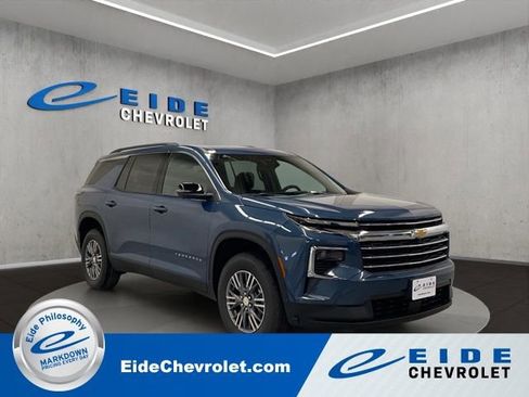 New 2026 Chevrolet Traverse LT w/ Driver Confidence Package AWD/4WD image 1