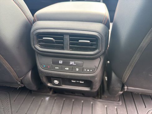 Used 2023 Honda Pilot TrailSport image 18