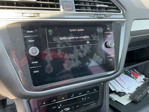 Used 2022 Volkswagen Tiguan SE FWD image 22