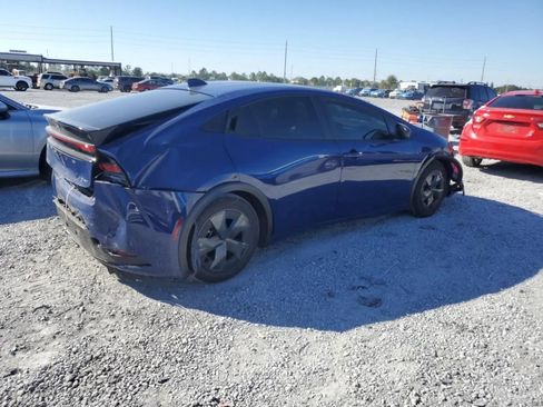 Used 2024 Toyota Prius LE FWD image 3