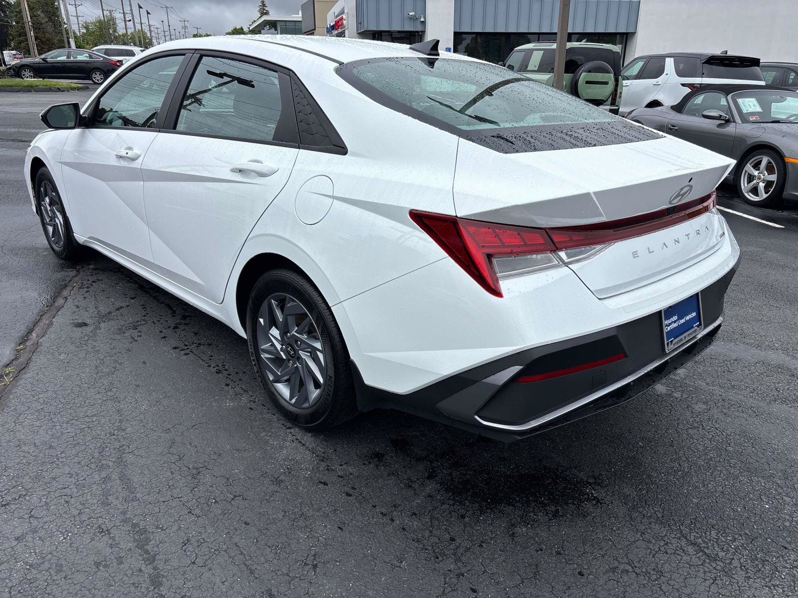 Certified 2024 Hyundai Elantra Blue FWD image 3