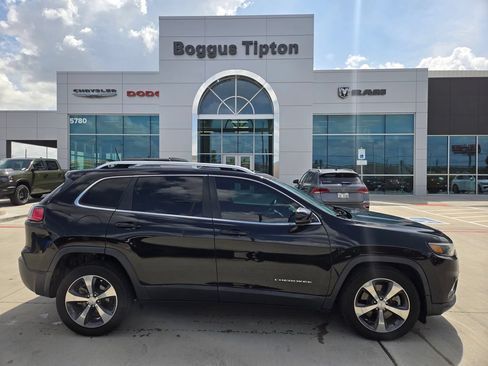 Used 2019 Jeep Cherokee Limited FWD image 2