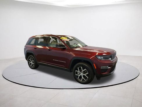 Certified 2025 Jeep Grand Cherokee Limited w/ Luxury Tech Group II AWD/4WD image 8