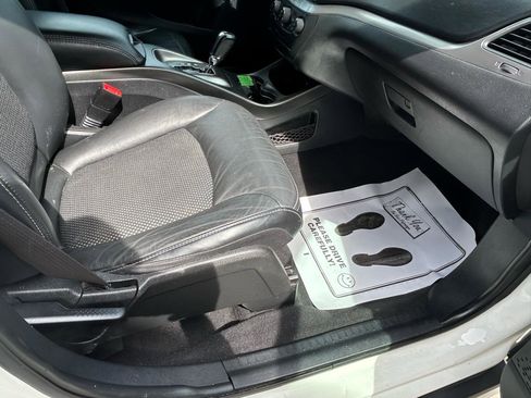 Used 2019 Dodge Journey Crossroad FWD image 12