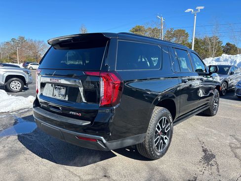 Used 2023 GMC Yukon XL AT4 image 3