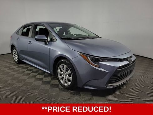 Used 2024 Toyota Corolla LE image 2