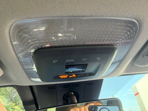 Used 2024 Toyota Prius Prime FWD image 33