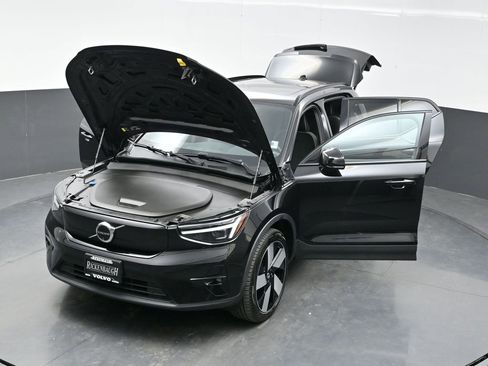 Used 2024 Volvo XC40 Recharge Ultimate w/ Protection Package Premier image 40