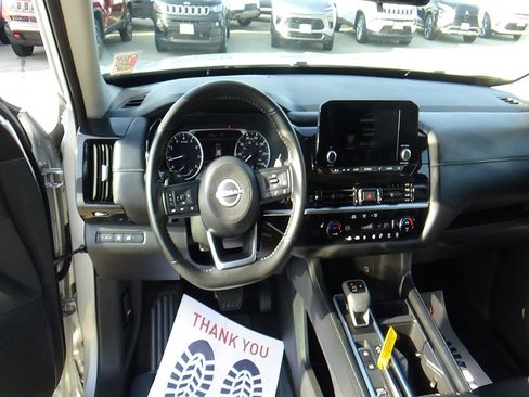 Used 2025 Nissan Pathfinder SV FWD image 12