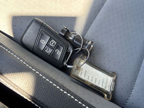 Used 2025 Volkswagen Jetta SE image 22