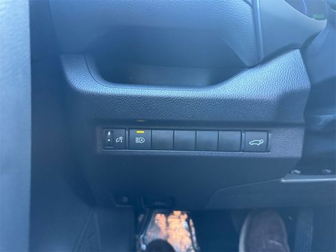 Used 2025 Toyota RAV4 XLE image 28