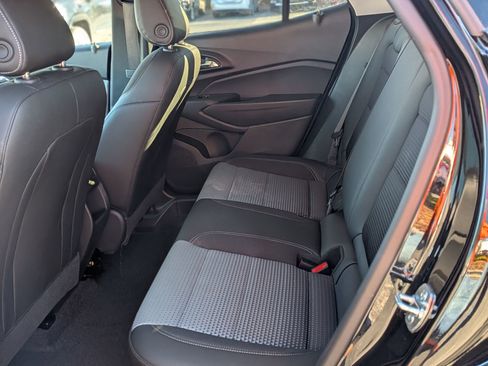 Used 2025 Chevrolet Trax LT w/ LT Convenience Package image 32