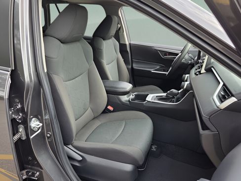 Used 2023 Toyota RAV4 XLE w/ Convenience Package FWD image 15
